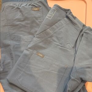 Figs woman’s Scrub top and bottom